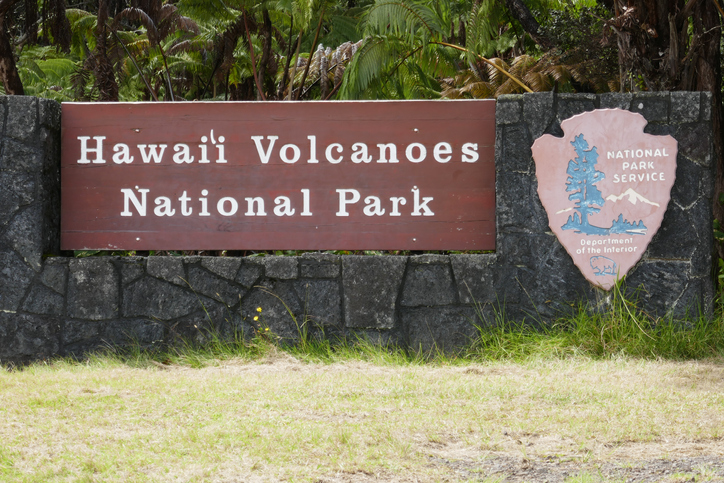 hawaii-volcanoes-national-park-sign