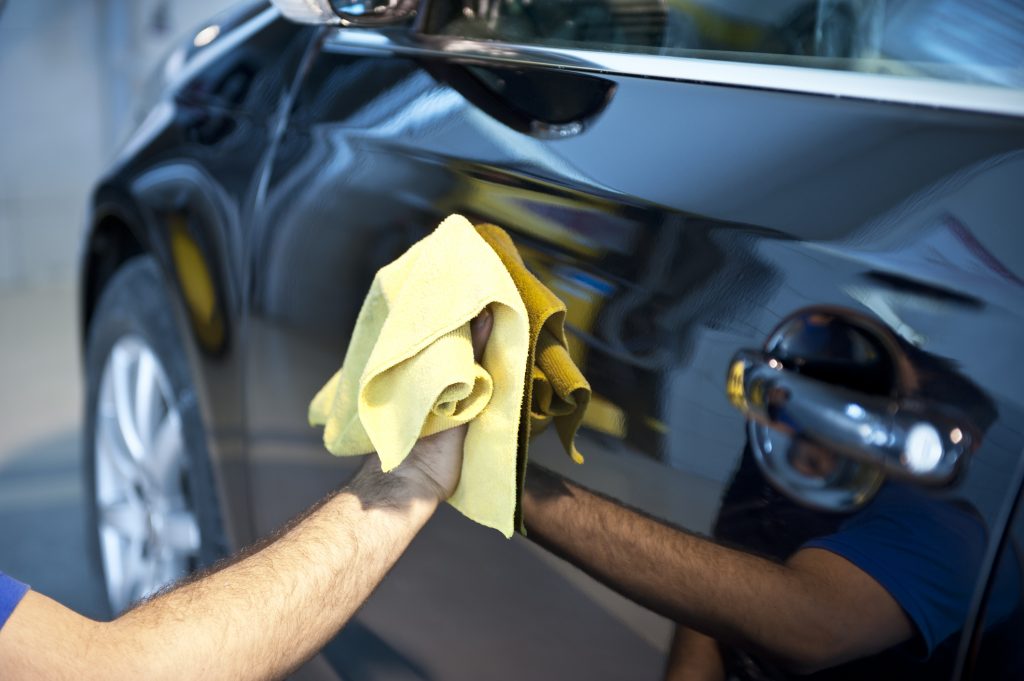 car-being-waxed-in-hawaii